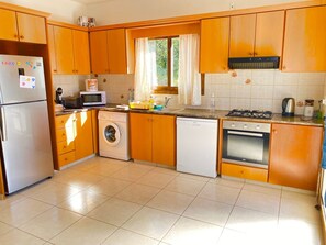 Fridge, microwave, oven, dishwasher - mit privatem Pool by Interhome (Agios Georgios Pegeias)