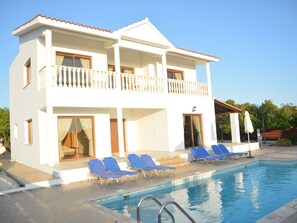 Pool - mit privatem Pool by Interhome (Agios Georgios Pegeias)