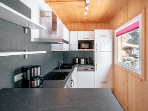 Fridge, microwave, oven, dishwasher - in Murau mit Privatem Pool by Interhome (Murau)