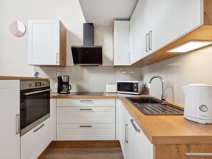 Kühlschrank, Mikrowelle, Ofen, Geschirrspüler