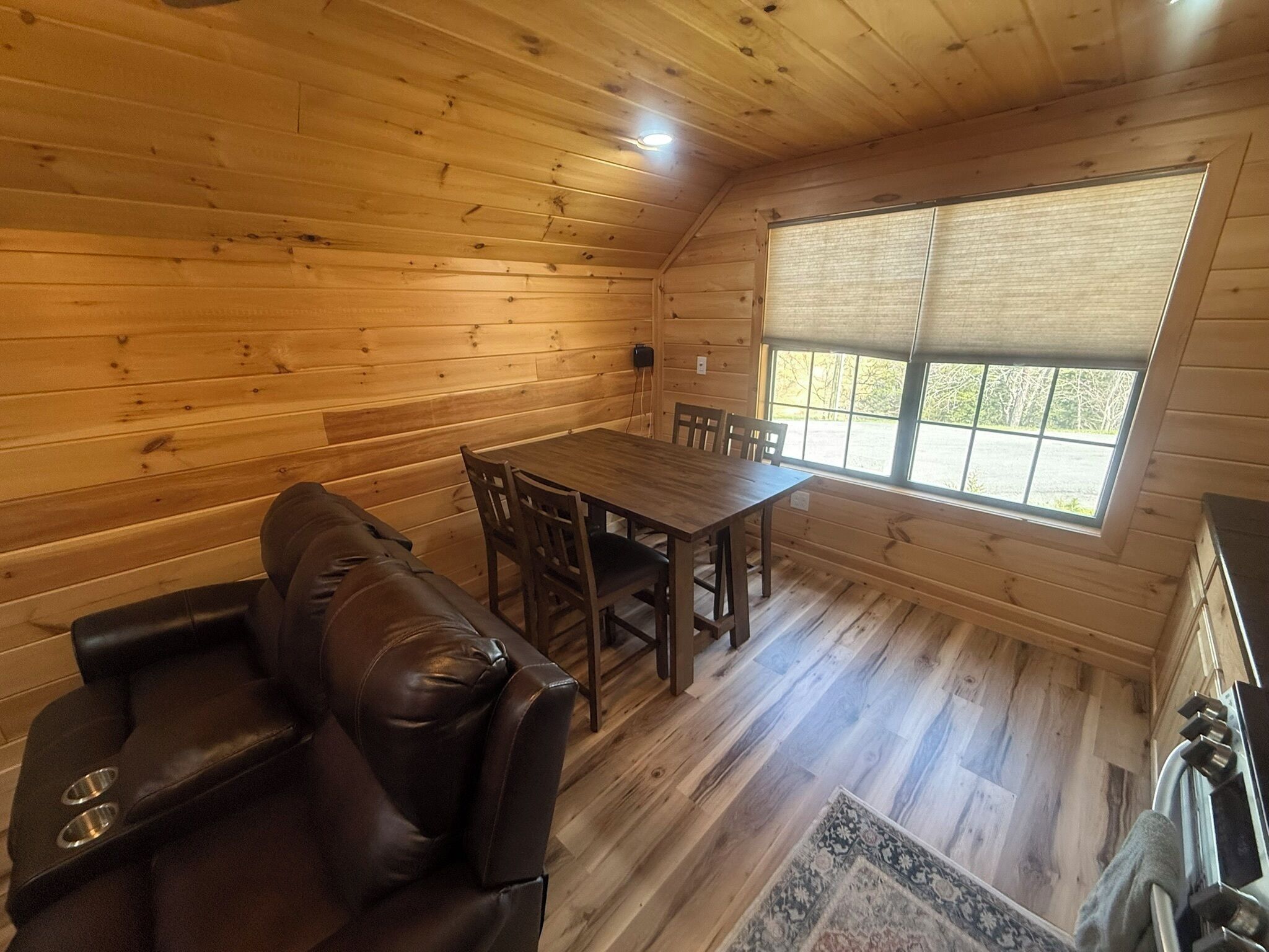 Small Cabin Over Garage With Lake Access And Small Dock - Dandridge, TN