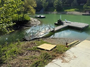 Property grounds - Small Cabin Over Garage with lake access and small dock (Sevierville)