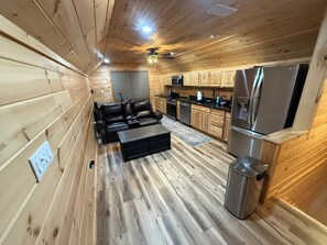 Interior - Small Cabin Over Garage (Sevierville)