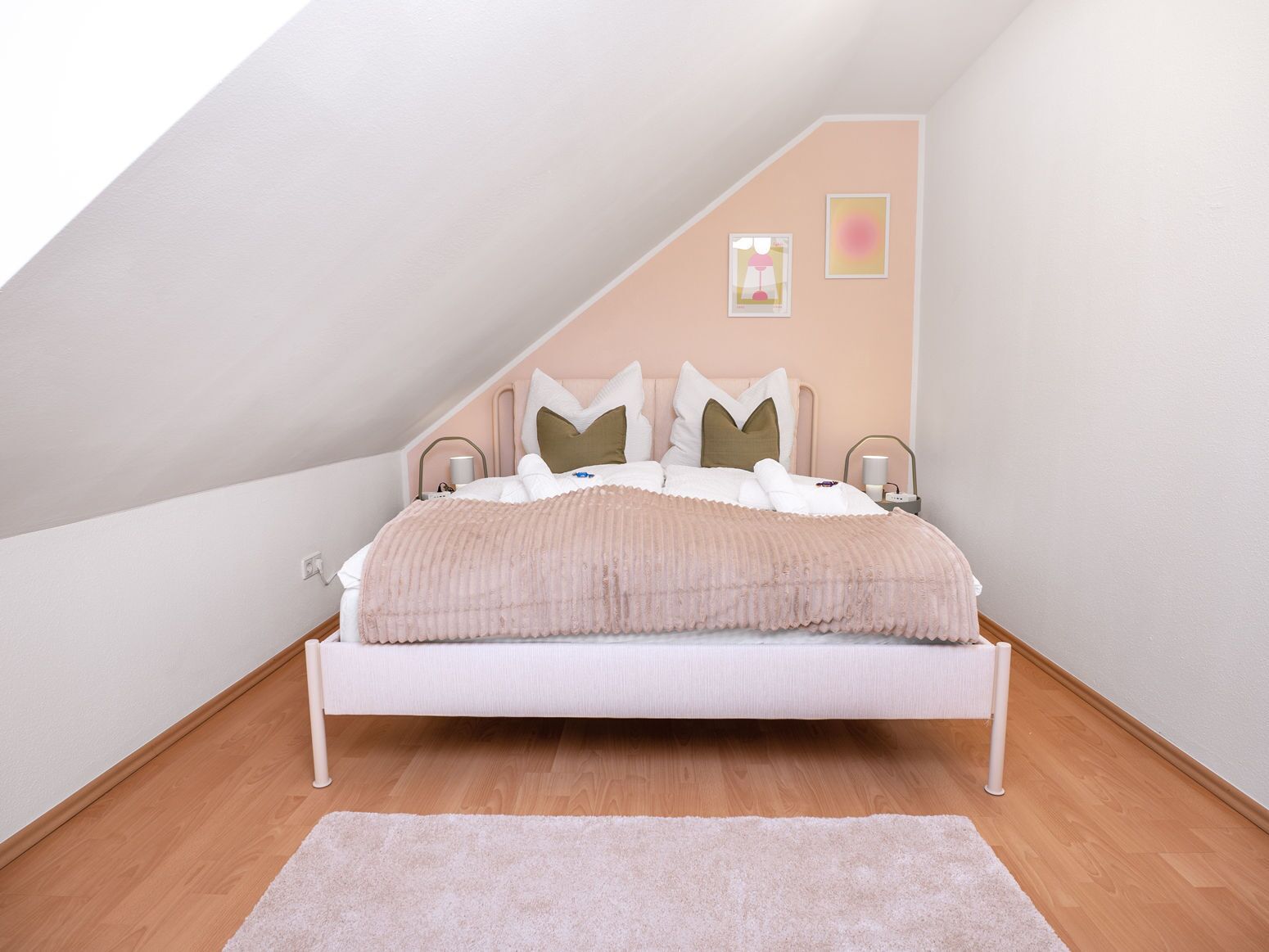 WiFi, bed sheets