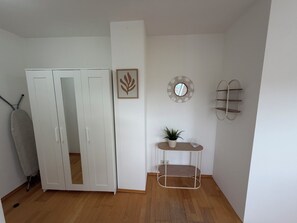 Unclassified image, 3 of 22, button