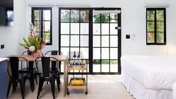 Fer et planche à repasser, accès au Wi-Fi (inclus), literie fournie