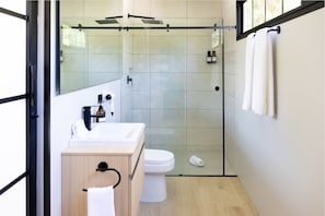 Shower, towels - Altavida Lodge · Private Studio with Pool · N6 (Valle de Anton)