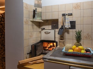 Fridge, oven, dishwasher, cookware/dishes/utensils - Liebevoll sanierte Wohnung in einem alten Bregenzerwälderhaus by Interhome (Schwarzenberg)