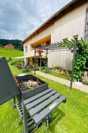Terrace/patio - Ruhig mit einem herrlichen Blick auf die Berge. by Interhome (Schwarzenberg)