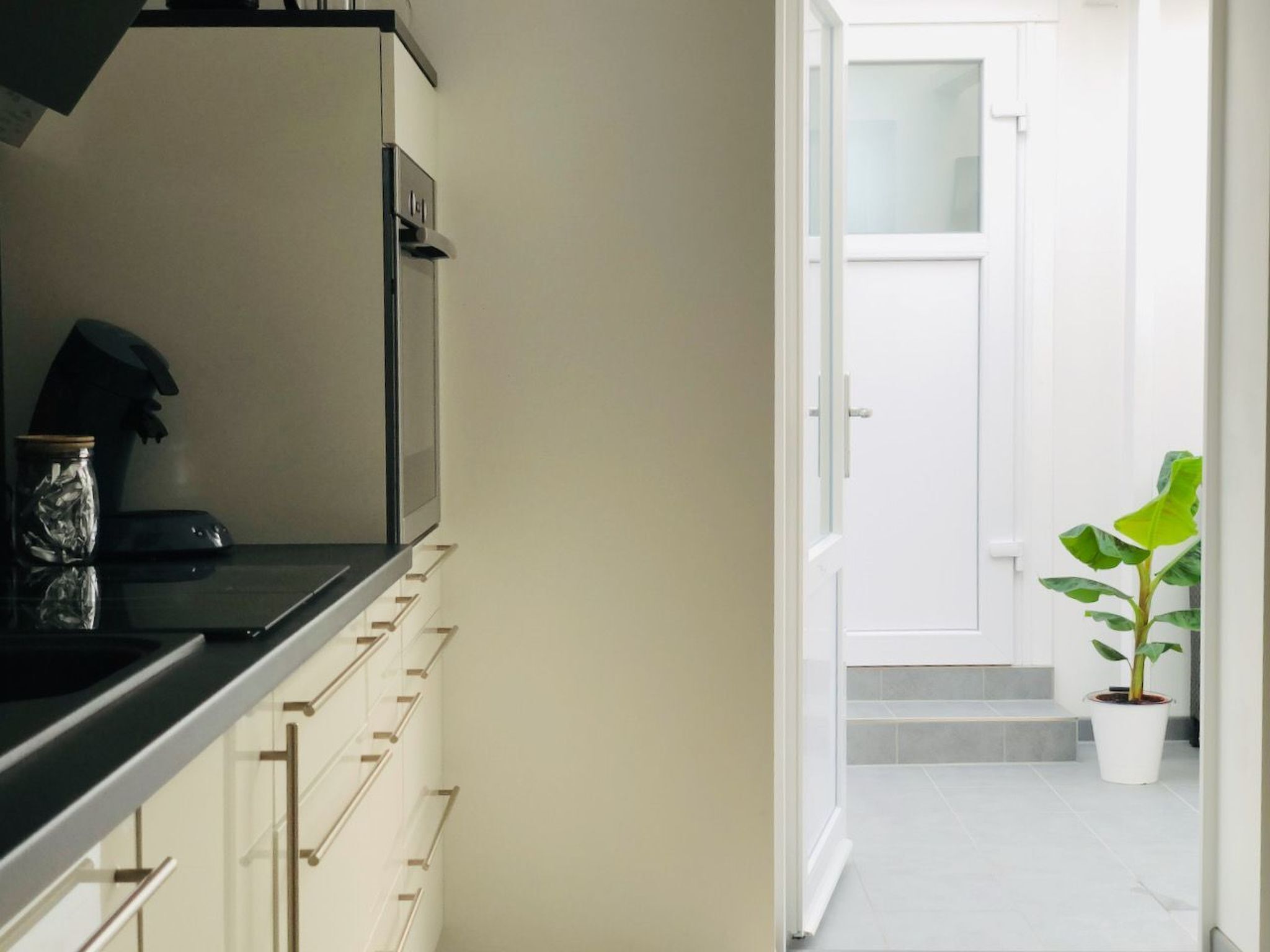 Kühlschrank, Ofen, Geschirrspüler, Kochgeschirr/Geschirr/Besteck