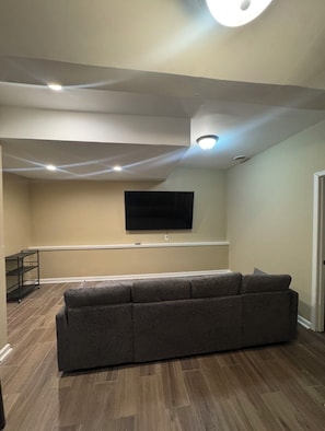 Télévision, cheminée