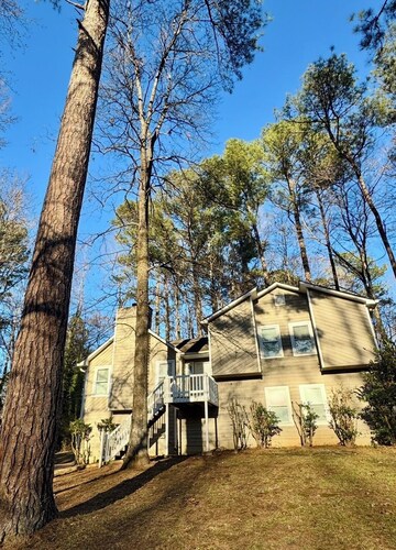 Cinéluxe Retreat- Spacious 4bd Retreat Nestled in Nature & Quiet Nature