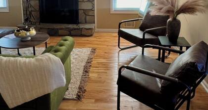 Cinéluxe Retreat- Spacious 4bd Retreat Nestled in Nature & Quiet Nature