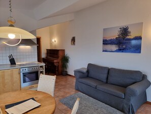 Living area - Gemütliche Ferienwohnung für zwei in ruhiger Lage. by Interhome (Großefehn)