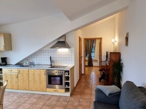 Fridge, oven, cookware/dishes/utensils - Gemütliche Ferienwohnung für zwei in ruhiger Lage. by Interhome (Großefehn)