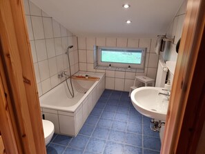 Towels - Gemütliche Ferienwohnung für zwei in ruhiger Lage. by Interhome (Großefehn)