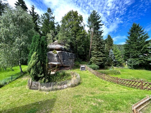 Waldferienhaus Dunja mit Sauna, Whirlpool, direkt am Waldrand, Kletterfelsen by Interhome