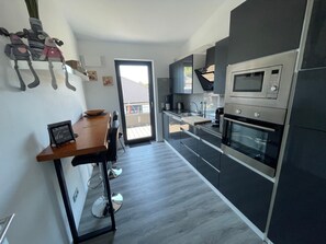 Fridge, microwave, oven, dishwasher - in Ulmen mit Grill by Interhome (Ulmen)