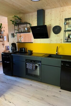 Fridge, dishwasher, cookware/dishes/utensils - in Bolanden mit Großer Terrasse by Interhome (Bergatreute)