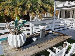 Outdoor dining - Studio S in jan Thiel Curacao am Tropical Pool. by Interhome (Jan Thiel)