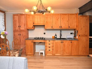 Fridge, microwave, oven, cookware/dishes/utensils