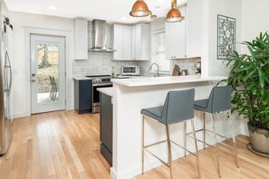 Mikrowelle, Ofen, Herdplatte, Geschirrspüler