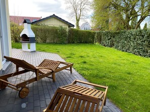 Terrace/patio - traumhaft ruhige Ferienwohnung mit großem süd-west Garten in Strandnähe by Interhome (Börgerende)