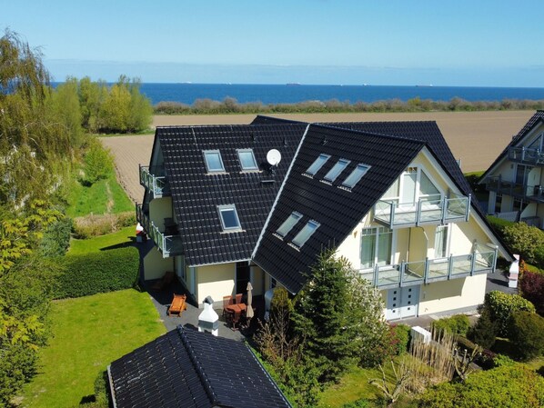 Exterior - traumhaft ruhige Ferienwohnung mit großem süd-west Garten in Strandnähe by Interhome (Börgerende)