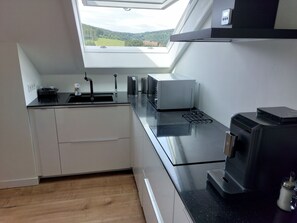 Kühlschrank, Mikrowelle, Ofen, Geschirrspüler