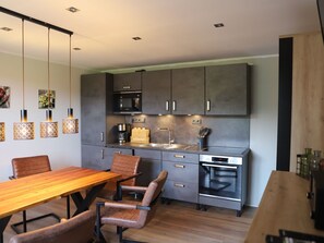 Kühlschrank, Mikrowelle, Ofen, Geschirrspüler