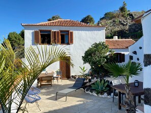 Outdoor dining - Finca Ventana al Mar by Interhome (El Tanque)