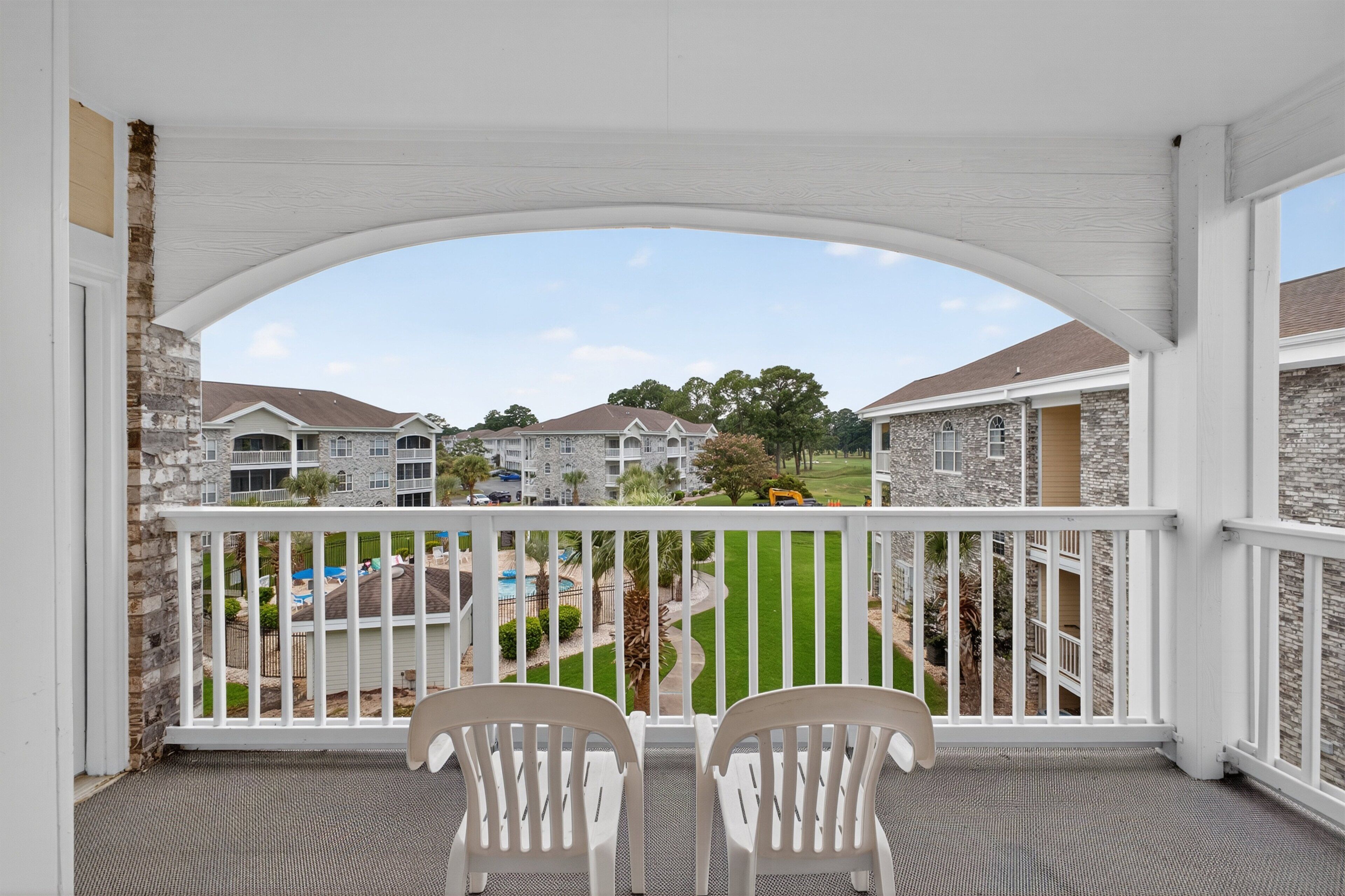 Vista frontal de la propiedad