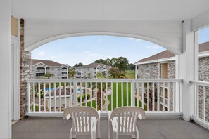 Vista frontal de la propiedad