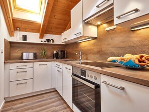 Fridge, oven, dishwasher, cookware/dishes/utensils - Wohnung in Garmisch-Partenkirchen by Interhome (Garmisch-Partenkirchen)