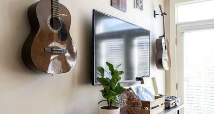 Star Studded - Near Music Row- Private Balcony