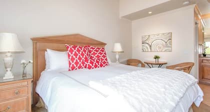 Charming Napa Retreat Walk to Wineries & Dining