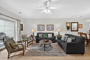 Interior - Magnolia Pointe Luster Leaf 4895-203 (Myrtle Beach)