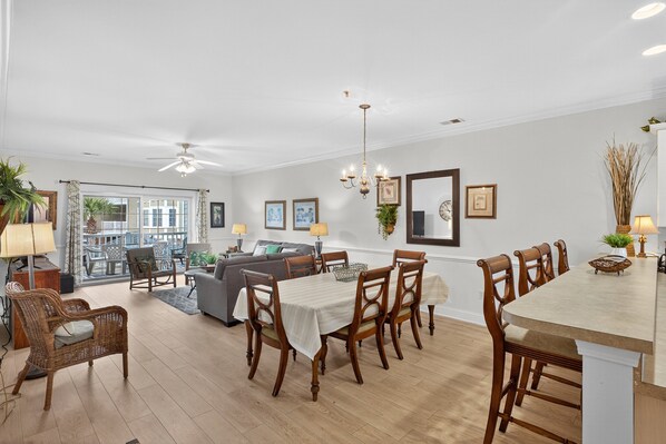 Interior - Magnolia Pointe Luster Leaf 4895-203 (Myrtle Beach)