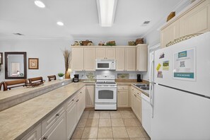 Interior - Magnolia Pointe Luster Leaf 4895-203 (Myrtle Beach)