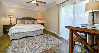 Elegant Napa Escape Walk to Wineries & Dining