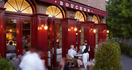 Elegant Napa Escape Walk to Wineries & Dining