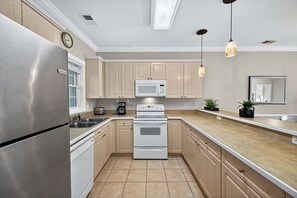 Interior - Magnolia Pointe Luster Leaf 4809-102 (Myrtle Beach)