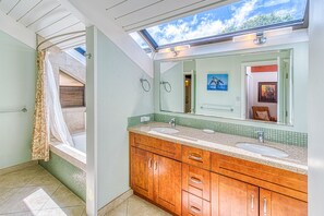 Interior - Kahana Outrigger 4B1 (Napili-Honokowai)
