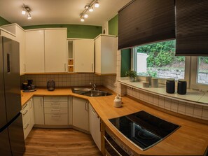 Kühlschrank, Mikrowelle, Ofen, Geschirrspüler