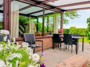 Outdoor dining - Zeeuwse Rust Stavenisse by Interhome (Stavenisse)
