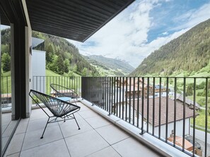 Terrace/patio - Stillvolle Luxus Wohnung in der Residenz Silvretta by Interhome (See)
