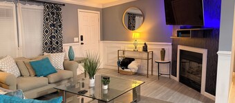 Central 2br/2bath full cozy house in safe neighborhood with parking