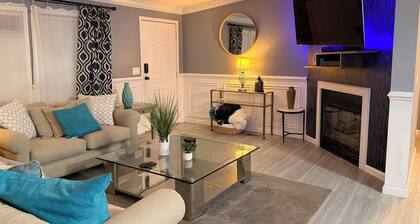 Central 2br/2bath full cozy house in safe neighborhood with parking