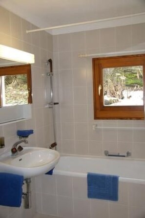 Bathroom - Pra d'Sura 104 by Interhome (Maloja)