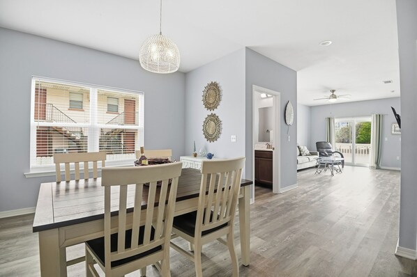 Dining - Lux Ft Walton Beachfront Home MINS to HCA Florida Hospital/ Sleeps 4/ King Bed (Fort Walton Beach)